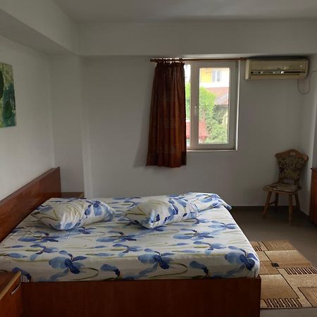 Апартаменты Quiet Garden Ground Floor Бухарест Экстерьер фото