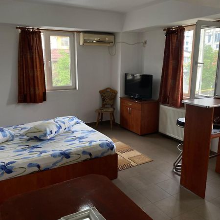Апартаменты Quiet Garden Ground Floor Бухарест Экстерьер фото